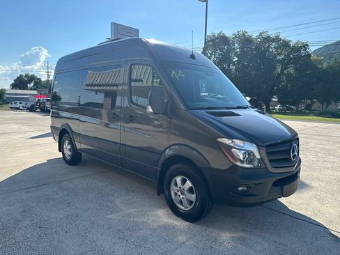 Used 2018 Mercedes-Benz Sprinter 2500 image 3