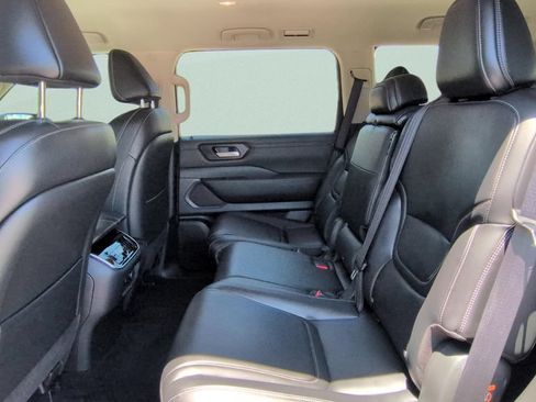 Certified 2025 Nissan Armada SV RWD image 10