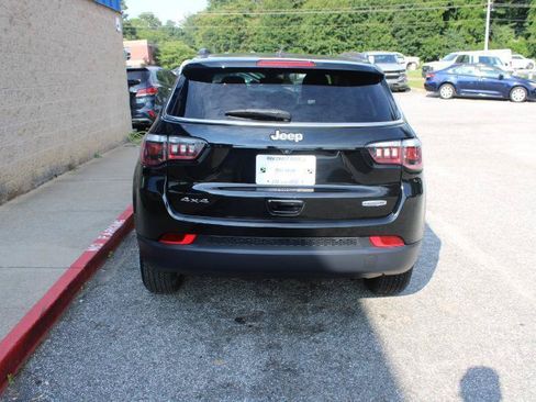 Used 2018 Jeep Compass Latitude w/ Popular Equipment Group AWD/4WD image 5