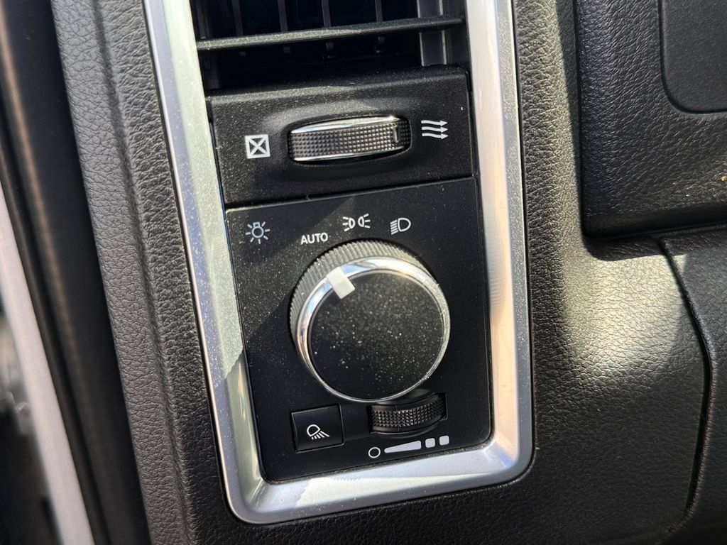 Used 2023 RAM 1500 Classic SLT AWD/4WD image 17