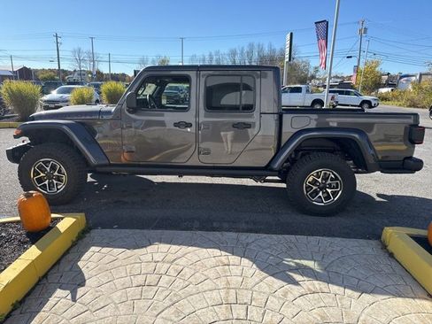 New 2025 Jeep Gladiator Rubicon image 4