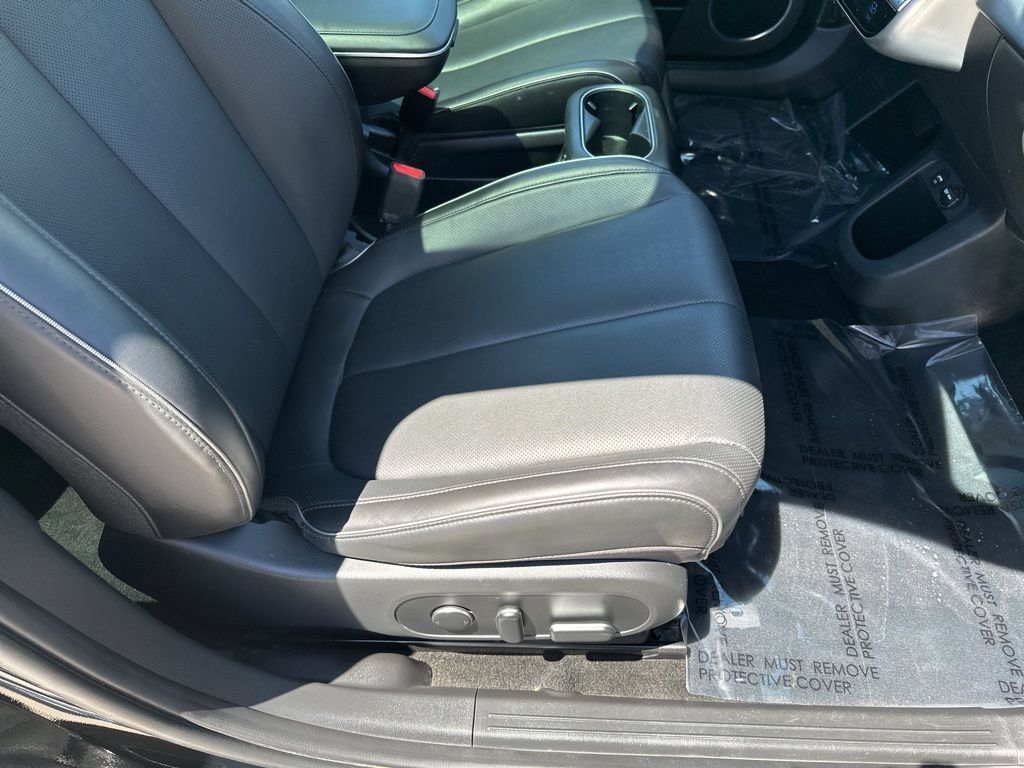Used 2023 Hyundai Ioniq 5 Limited AWD/4WD image 16