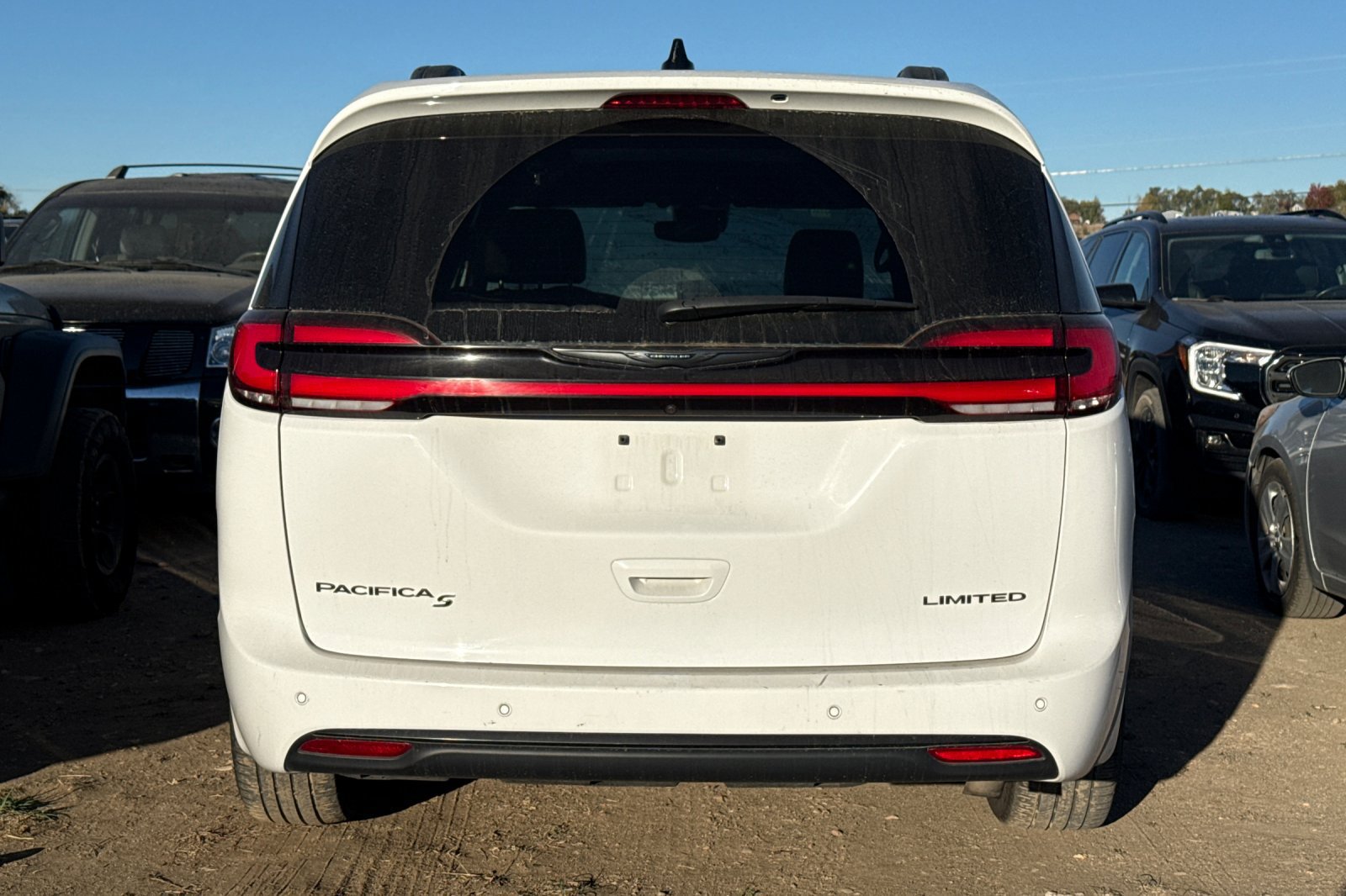 Used 2025 Chrysler Pacifica Limited FWD image 5
