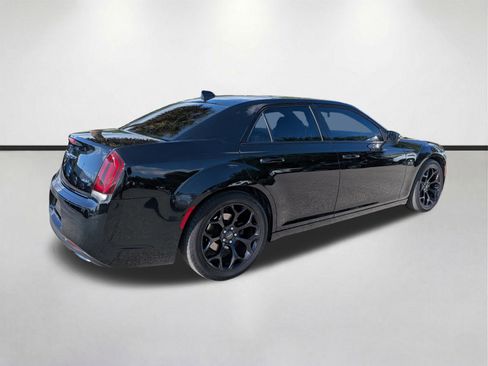 Used 2019 Chrysler 300 S RWD image 4