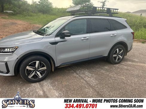 Used 2023 Kia Sorento EX FWD image 4