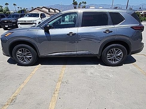 Used 2024 Nissan Rogue S FWD image 3