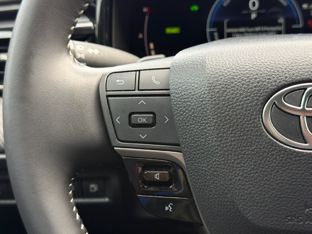 Used 2025 Toyota Camry SE FWD image 29