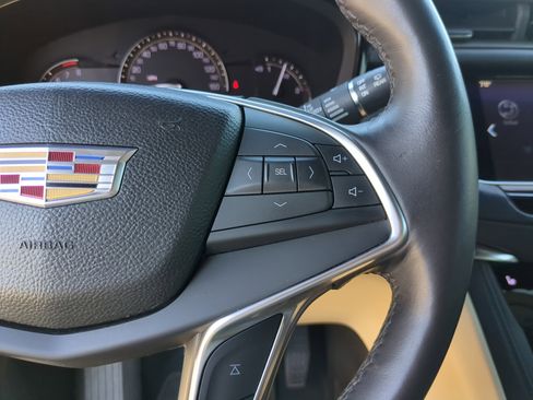 Used 2017 Cadillac XT5 Luxury w/ Driver Awareness Package image 29