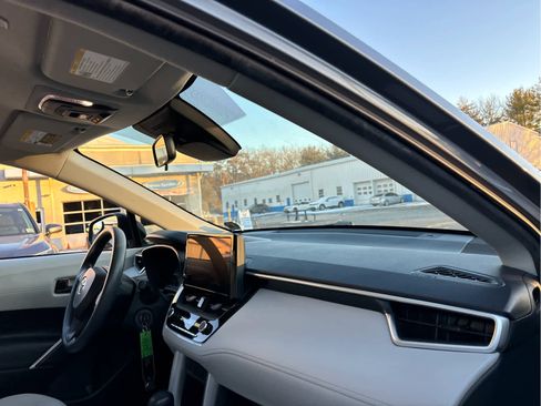 Used 2023 Toyota Corolla Cross L image 21