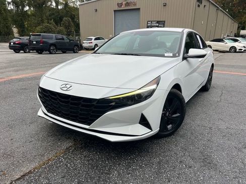 Used 2023 Hyundai Elantra SEL w/ Cargo Package image 9