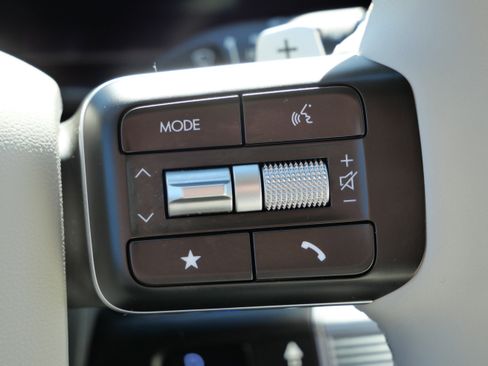 Certified 2025 Hyundai Santa Fe SEL image 31