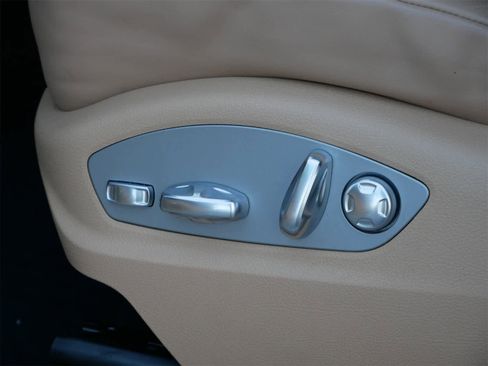 Used 2025 Porsche Macan image 10