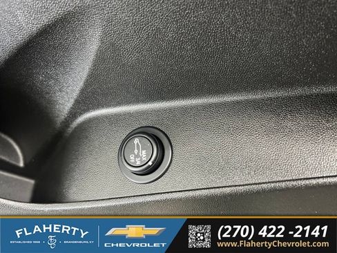 Used 2023 Chevrolet Equinox LT FWD image 23