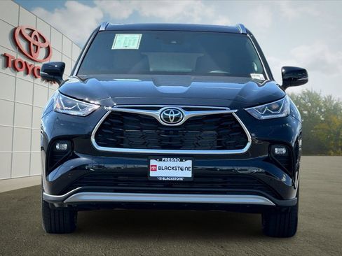 Certified 2026 Toyota Highlander Platinum AWD/4WD image 8