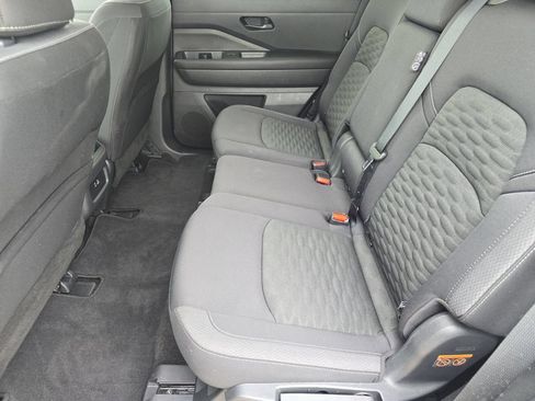 Used 2025 Nissan Pathfinder SV FWD image 15