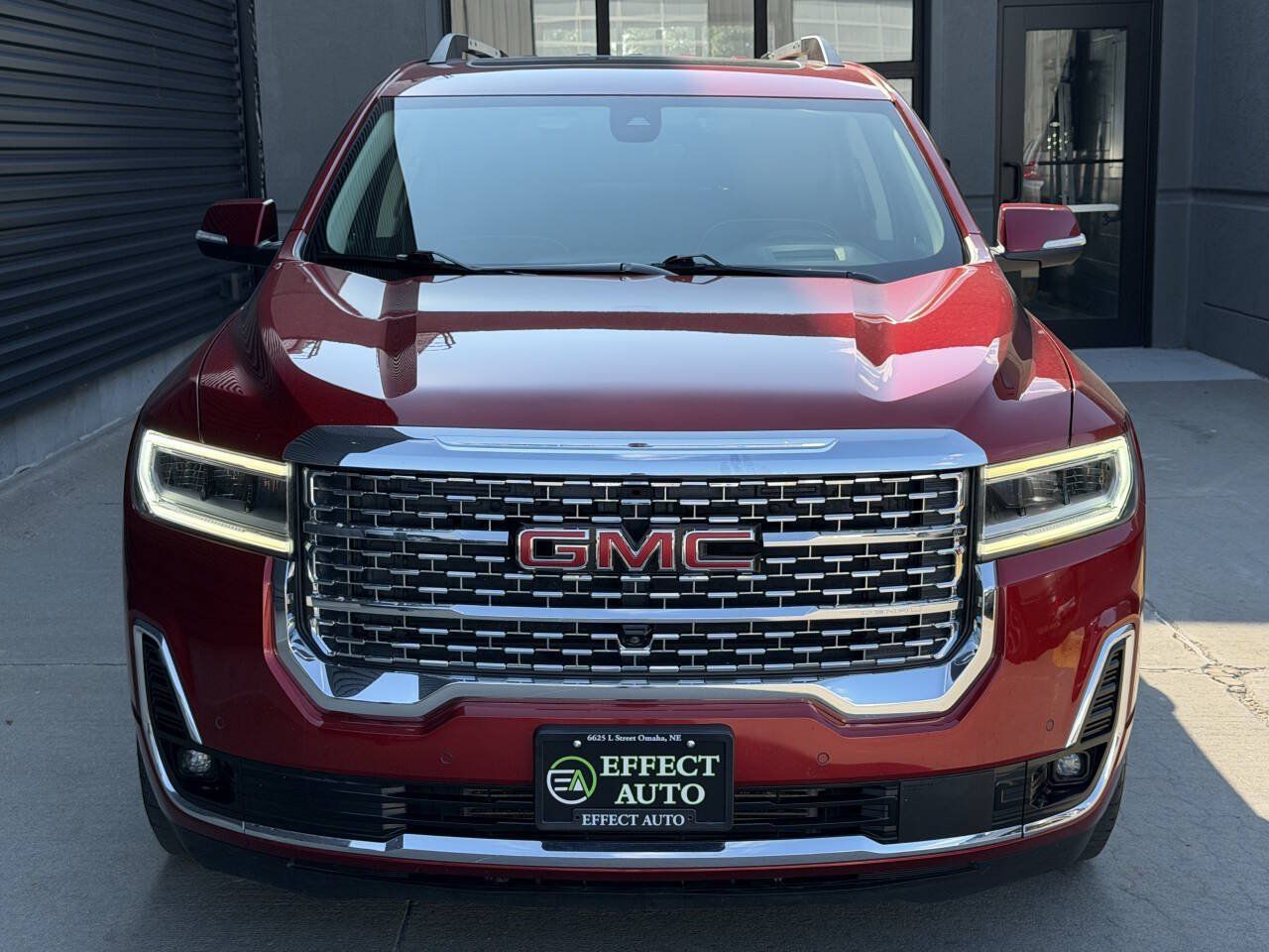 Used 2021 GMC Acadia Denali w/ Denali Ultimate Package AWD/4WD image 4