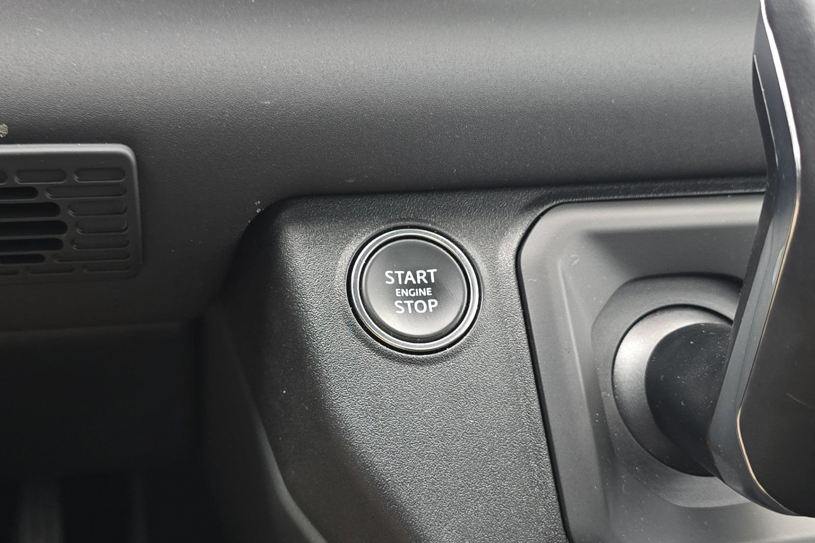 Used 2024 Land Rover Defender 110 X-Dynamic SE AWD/4WD image 20