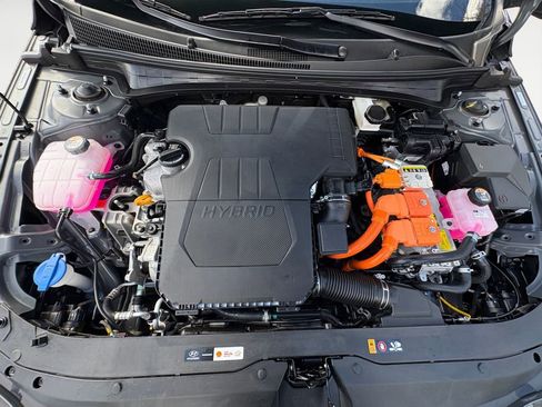 Used 2025 Hyundai Elantra SEL image 17