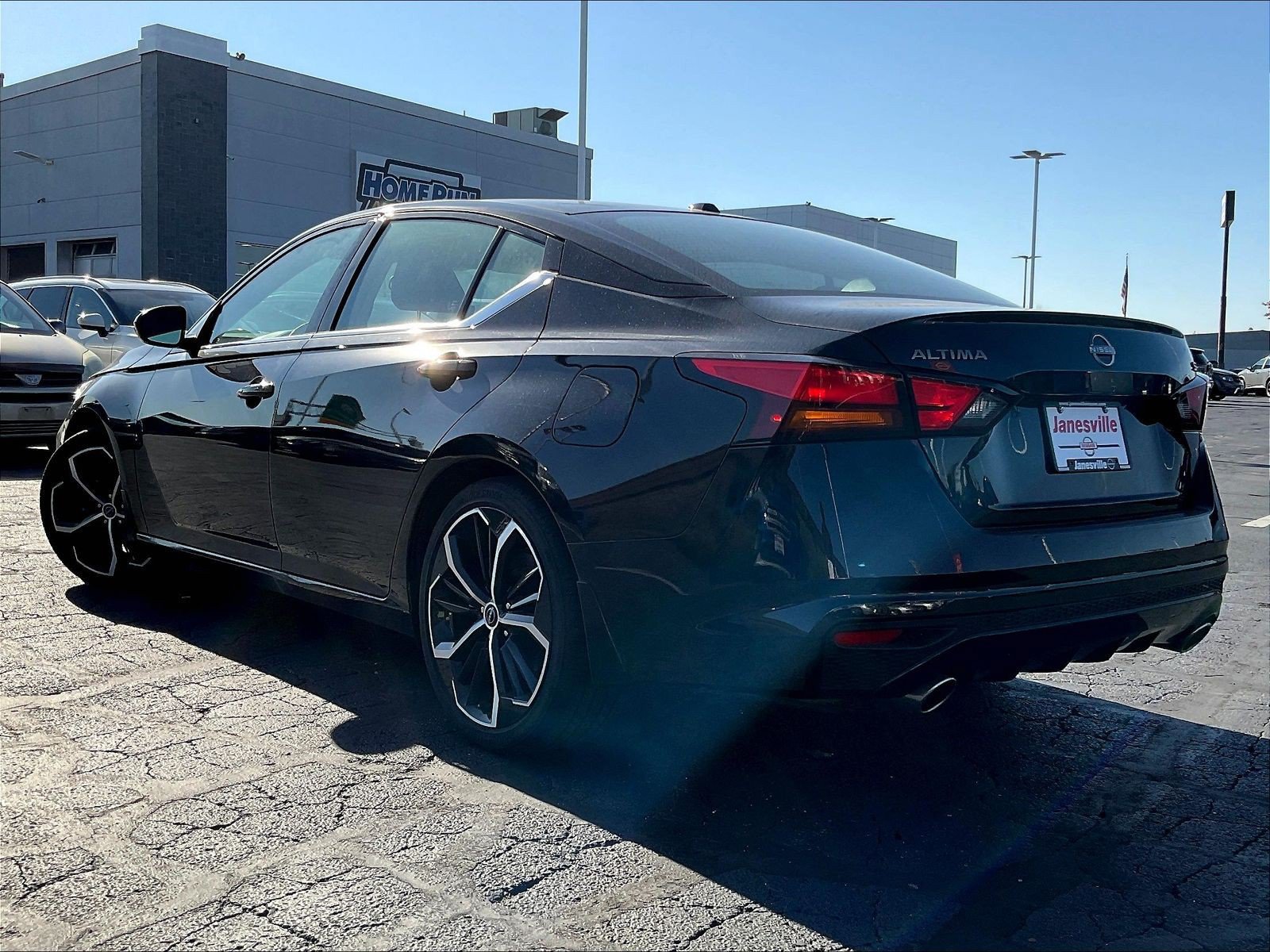 Used 2025 Nissan Altima 2.5 SR w/ SR Premium Package FWD image 3