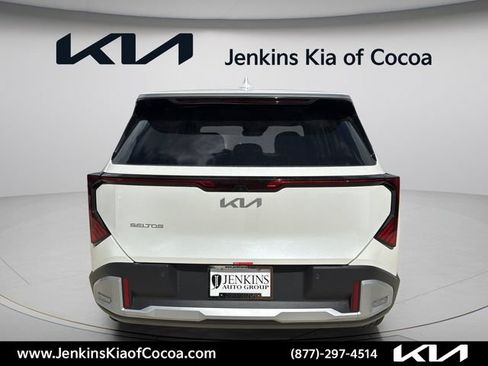 Used 2027 Kia Seltos LX FWD image 6