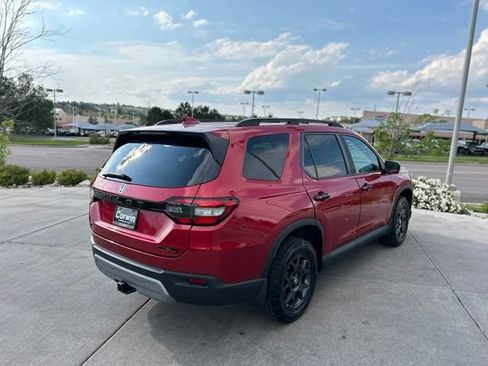 Used 2023 Honda Pilot TrailSport image 8