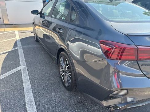 Used 2022 Kia Forte GT-Line w/ GT-Line Premium Package FWD image 4