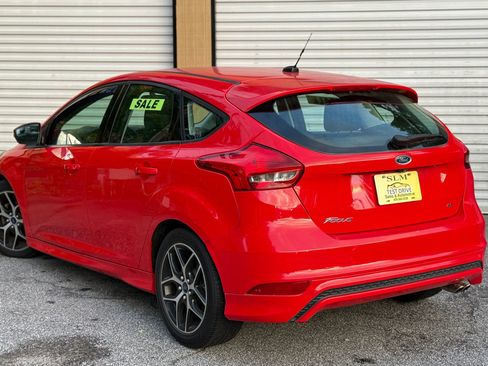 Used 2015 Ford Focus SE w/ SE Sport Package image 11