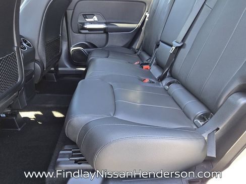 Used 2020 Mercedes-Benz GLB 250 w/ Premium Package image 11