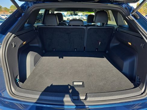 Used 2023 Volkswagen Atlas Cross Sport SE w/ Black Wheel Package image 11