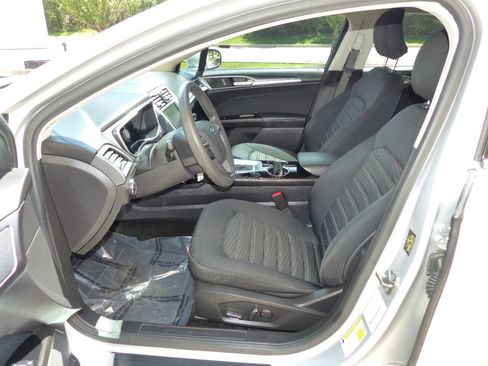 Used 2016 Ford Fusion SE FWD image 26