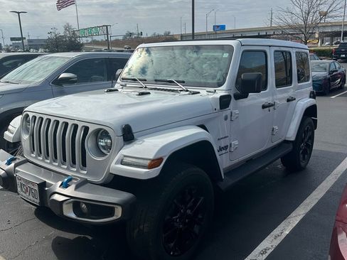 Used 2023 Jeep Wrangler Unlimited Sahara w/ Cold Weather Group image 3