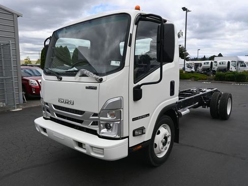 New 2025 Isuzu NPR image 3