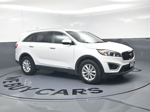 Used 2016 Kia Sorento LX AWD/4WD image 2