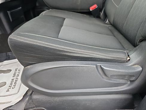 Used 2017 Nissan Titan SV image 31