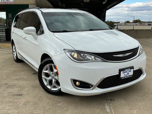 Used 2017 Chrysler Pacifica Touring-L w/ Tire & Wheel Group image 7