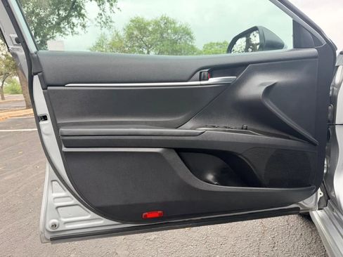 Used 2022 Toyota Camry SE FWD image 19