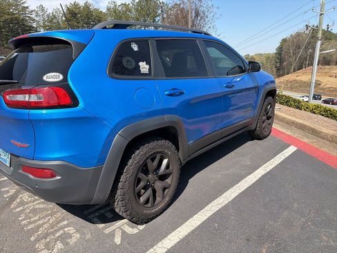 Used 2018 Jeep Cherokee Trailhawk w/ Comfort/Convenience Group image 8