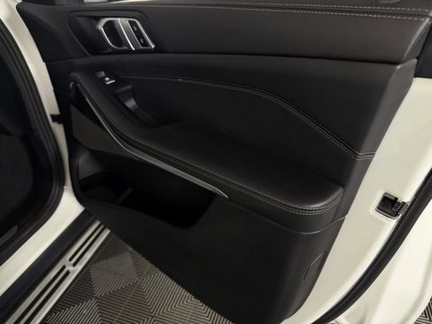 Used 2025 BMW X5 xDrive50e image 35