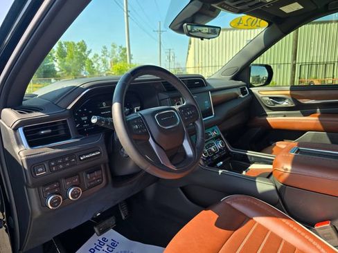 Used 2024 GMC Yukon Denali Ultimate AWD/4WD image 11