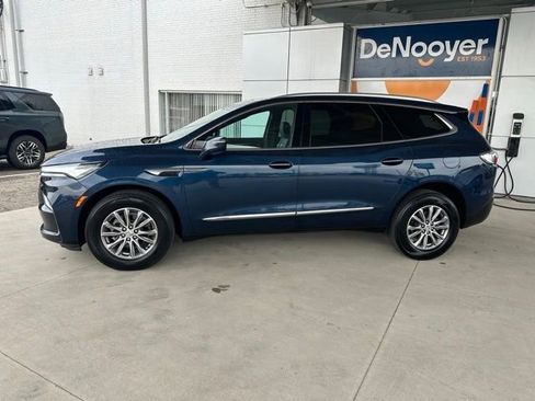 Used 2023 Buick Enclave Essence AWD/4WD image 12