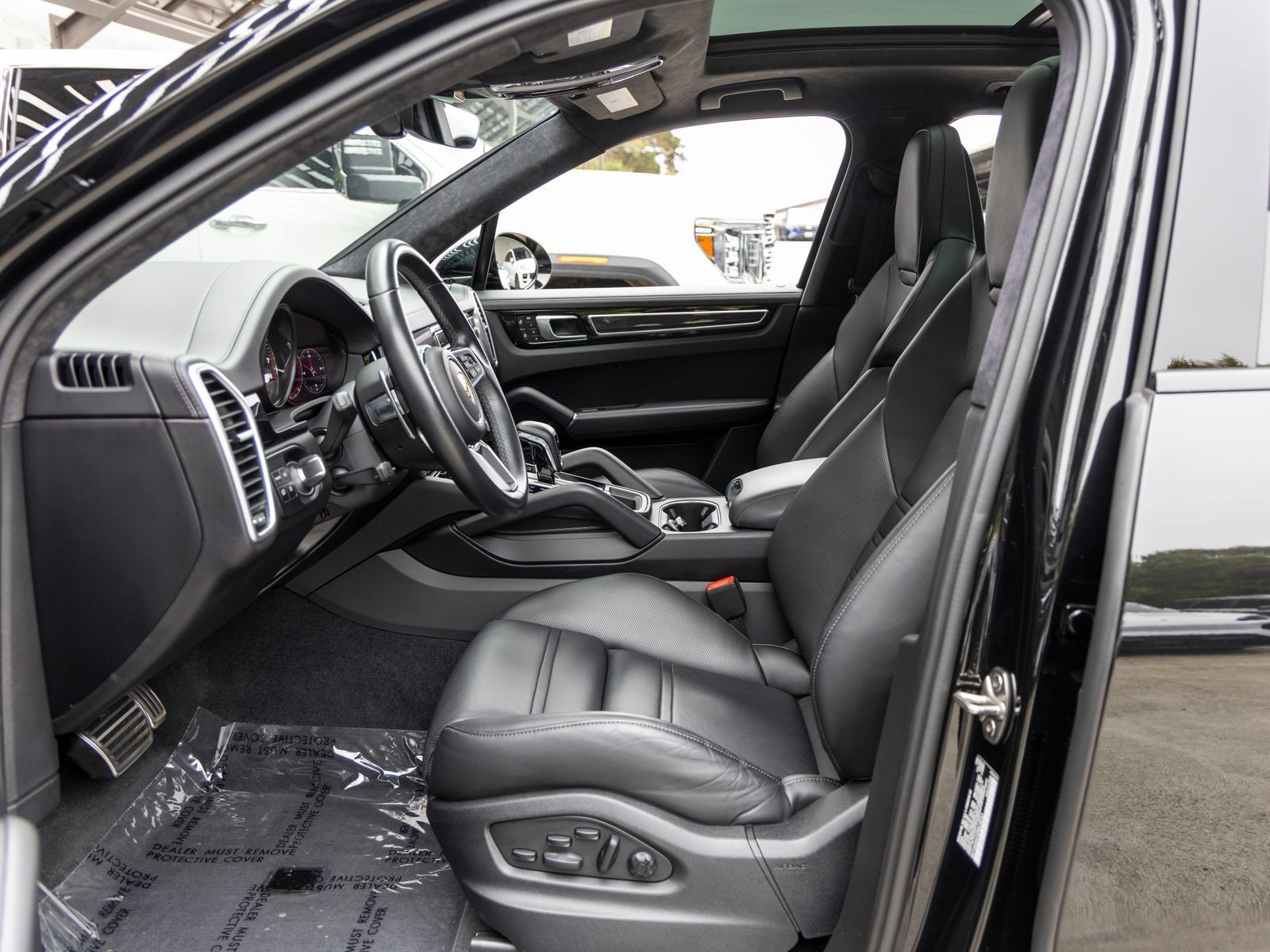 Certified 2023 Porsche Cayenne GTS AWD/4WD image 30