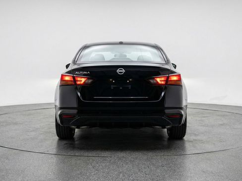 Used 2025 Nissan Altima 2.5 SV FWD image 7