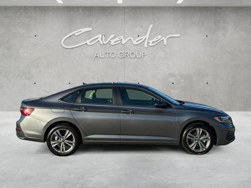 Used 2024 Volkswagen Jetta SE FWD image 17