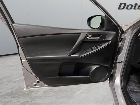 Used 2013 MAZDA MAZDA3 i SV image 28