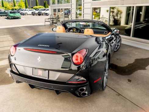 Used 2011 Ferrari California RWD image 6