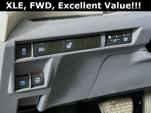 Used 2023 Toyota Sienna XLE image 11