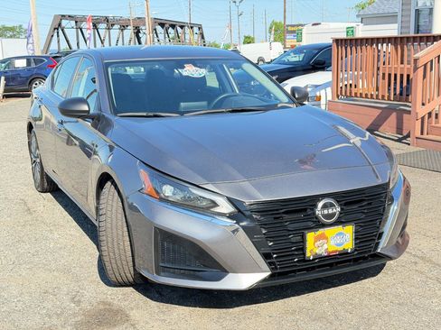 Used 2024 Nissan Altima 2.5 SV FWD image 90
