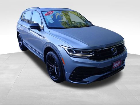 Used 2024 Volkswagen Tiguan SE R-Line AWD/4WD image 8