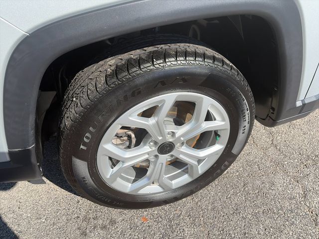 Used 2025 Jeep Compass Latitude AWD/4WD image 9