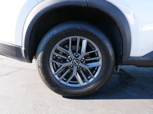 Used 2024 Nissan Rogue S image 11